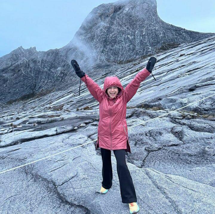 potret Farida Nurhan mendaki Gunung Kinabalu (instagram.com/farida.nurhan)