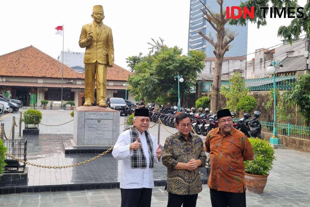 Bakal calon Gubernur dan bakal calon Wakil Gubernur DKI Jakarta, Pramono Anung-Rano Karno bertemu dengan mantan Gubernur DKI Jakarta 2007-2012, Fauzi Bowo atau Foke. (IDN Times/Ilman Nafi'an)