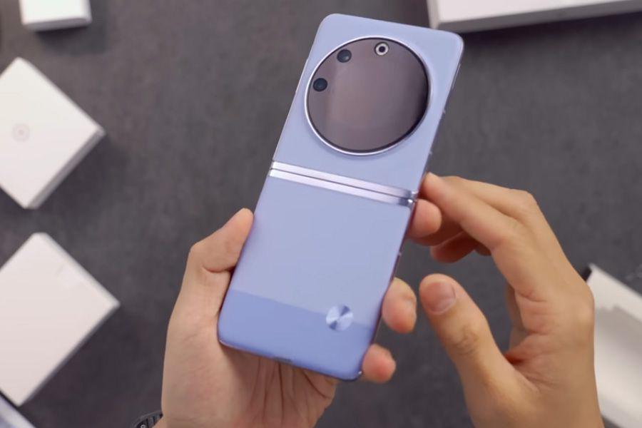 potret Tecno Phantom V Flip (dok. youtube.com/GadgetIn)