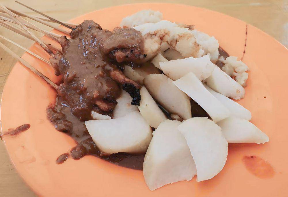 Sate ayam di Kantin Fasilkom (instagram.com/campus.enak)