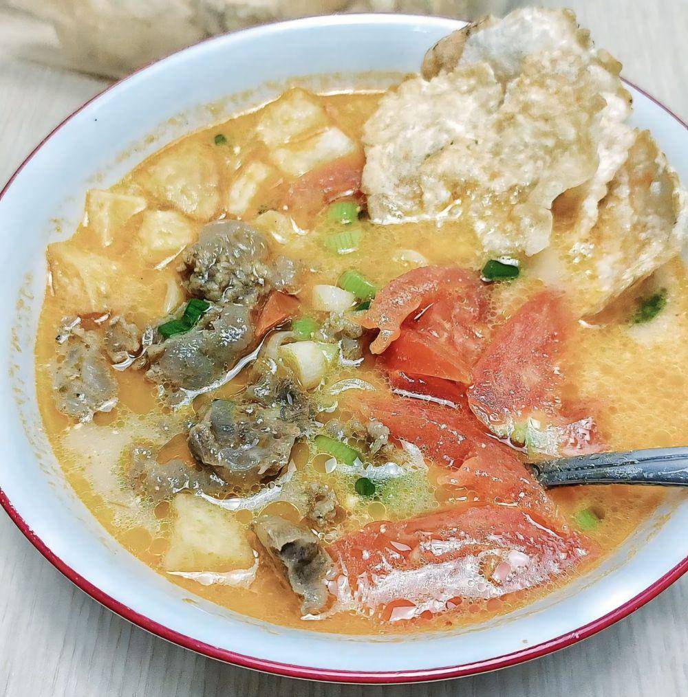potret hidangan soto Betawi (instagram.com/tsaniwismono)