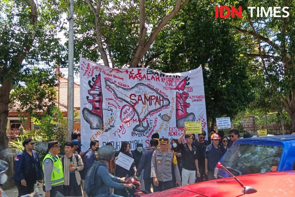 Mahasiswa unjuk rasa pemilu di Bali (IDN Times/Ayu Afria)