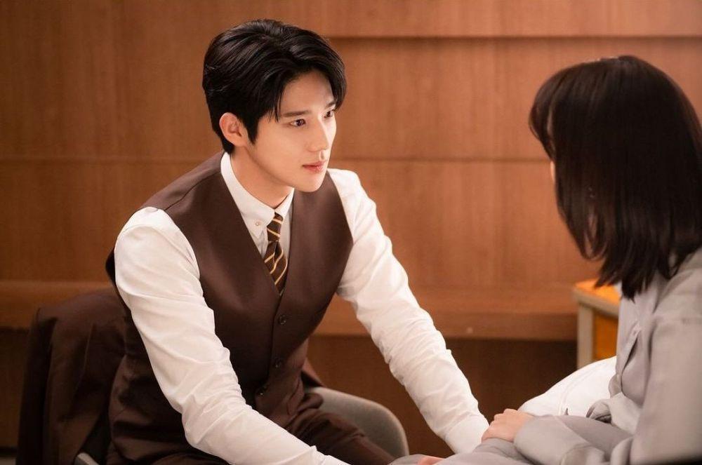 7 Cara Seo Joo Won Menyembunyikan Identitasnya di Cinderella at 2 AM