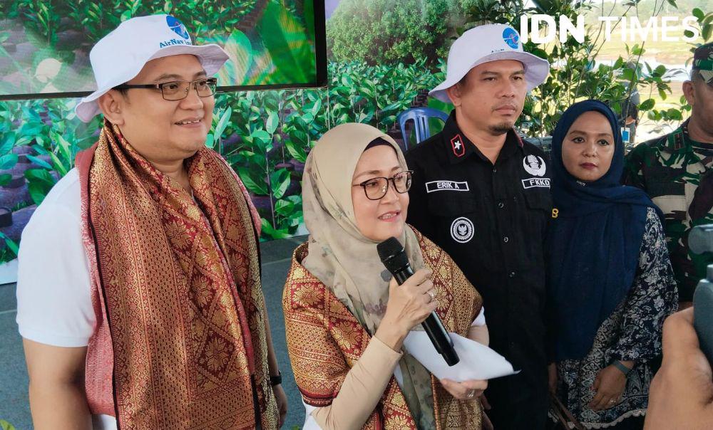 Penanaman pohon nangka di Desa Burai (IDN Times/Feny Maulia Agustin)