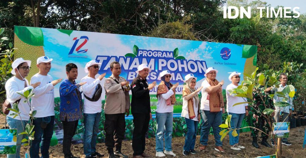 Penanaman pohon nangka di Desa Burai (IDN Times/Feny Maulia Agustin)