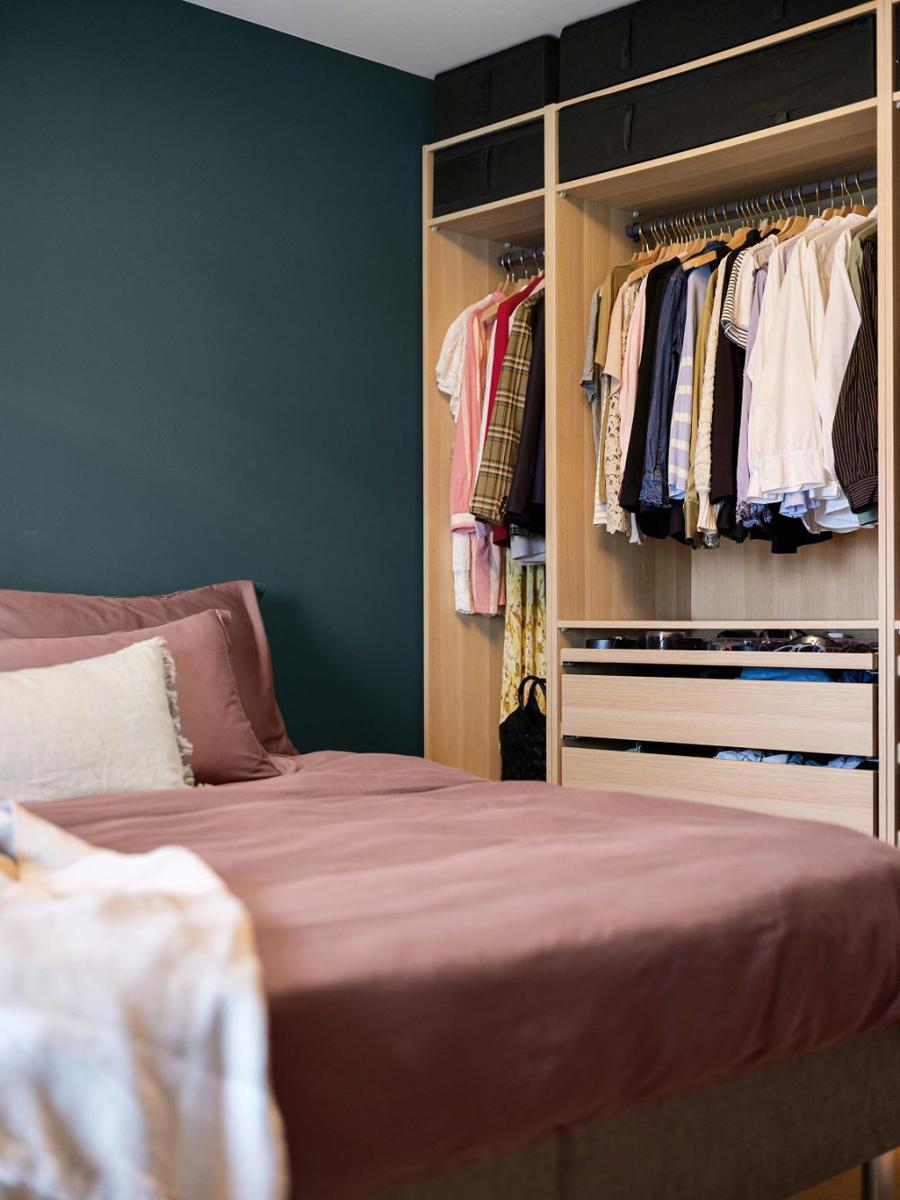 inspirasi closet semi terbuka (unsplash.com/@lisaanna195)