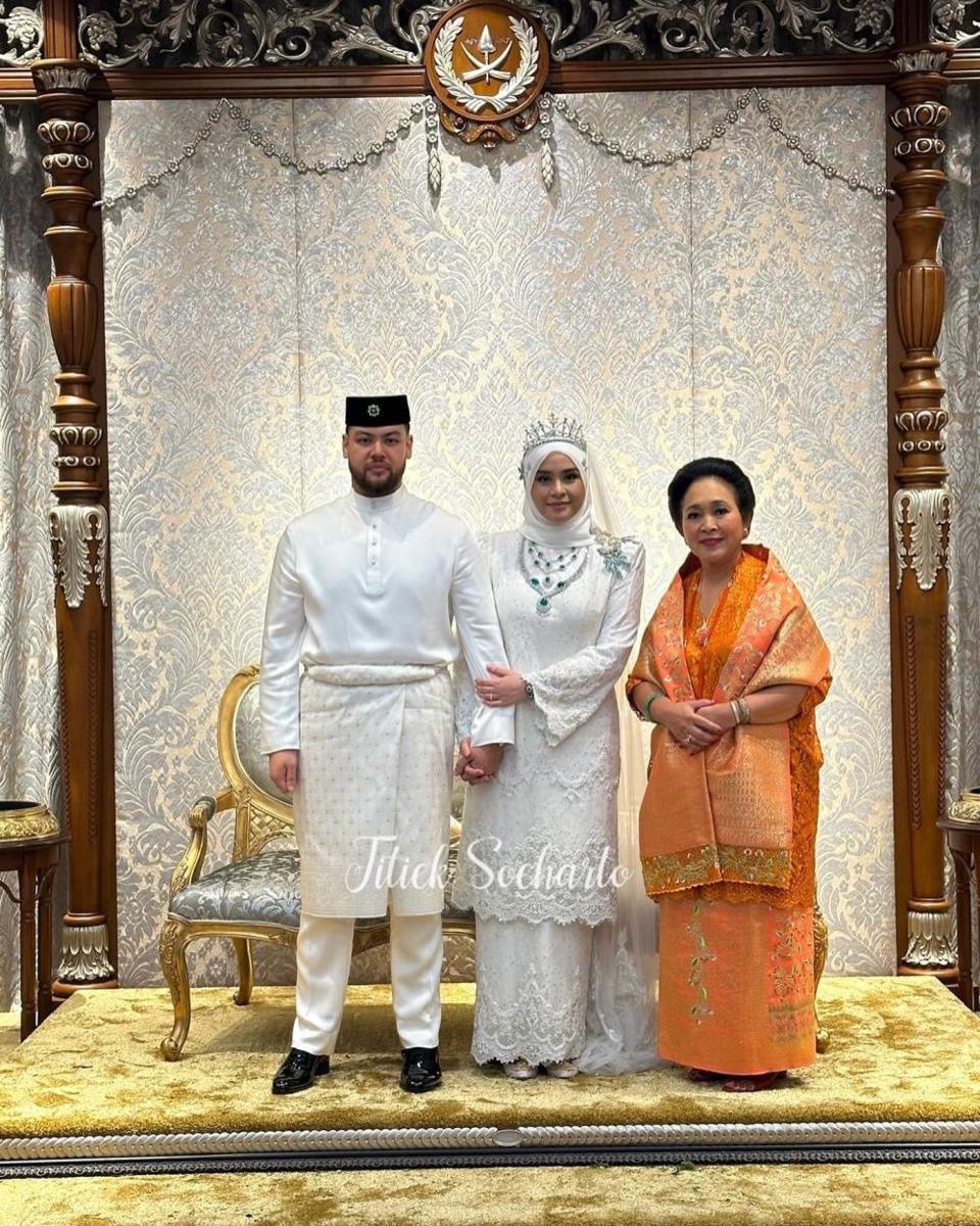 potret Titiek Soeharto di pernikahan putri Kerajaan Pahang (instagram.com/titieksoeharto)