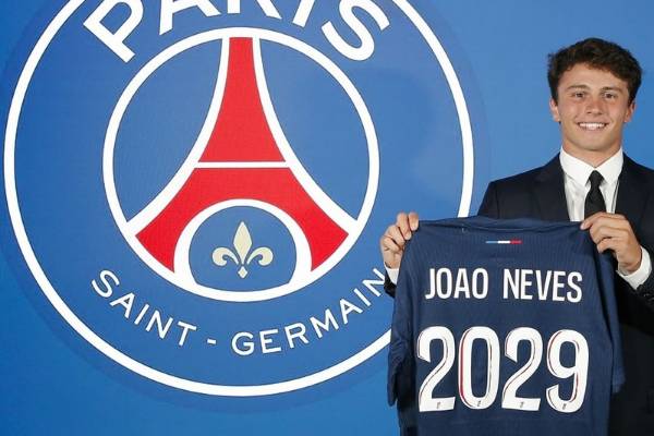 potret Joao Neves saat diperkenalkan sebagai pemain PSG. (instagram.com/psg and joao_neves87)