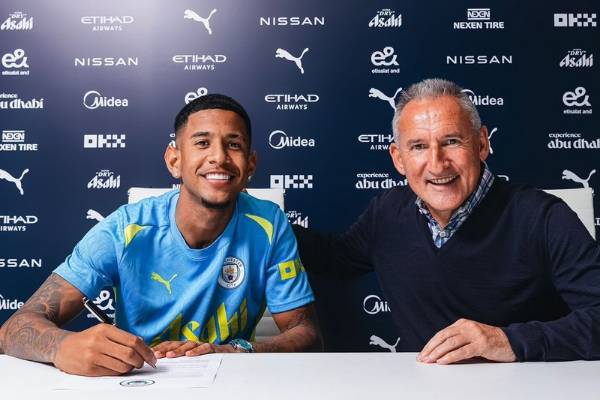 potret Savinho saat diperkenalkan sebagai pemain baru Manchester City. (instagram.com/mancity and savinho)