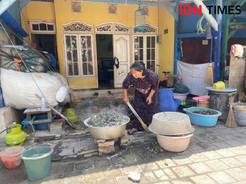 Warga pesisir timur Surabaya. IDN Times/Khusnul Hasana
