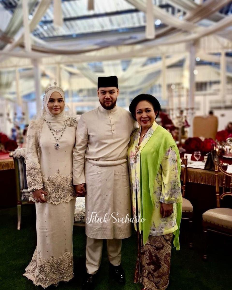 potret Titiek Soeharto di pernikahan putri Kerajaan Pahang (instagram.com/titieksoeharto)
