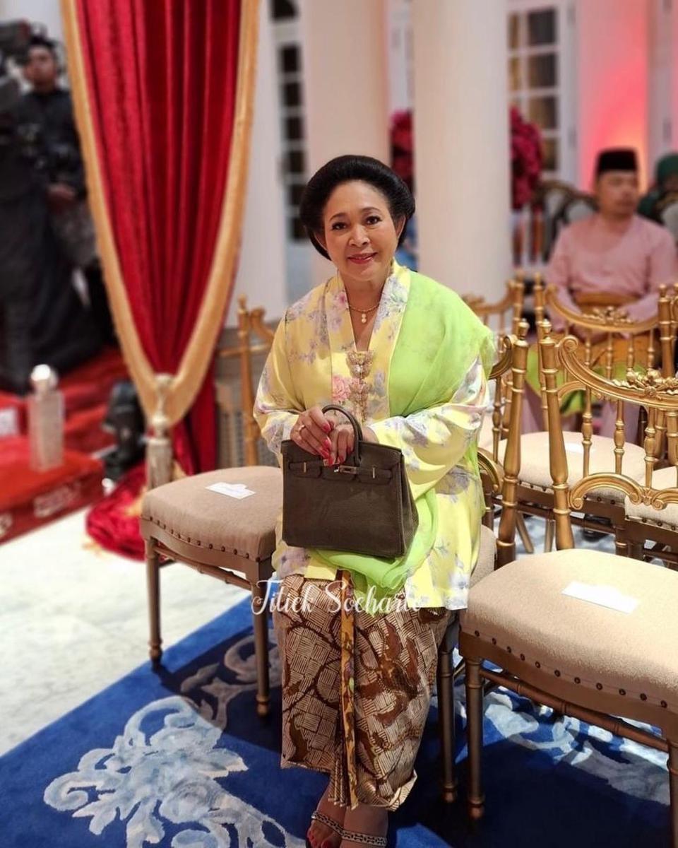 potret Titiek Soeharto di pernikahan putri Kerajaan Pahang (instagram.com/titieksoeharto)
