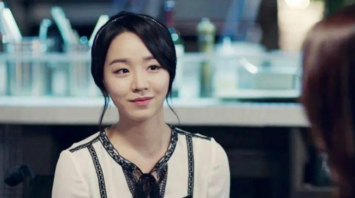 Shin Hye Sun dalam drama Oh My Ghost (dok. tvN/Oh My Ghost)