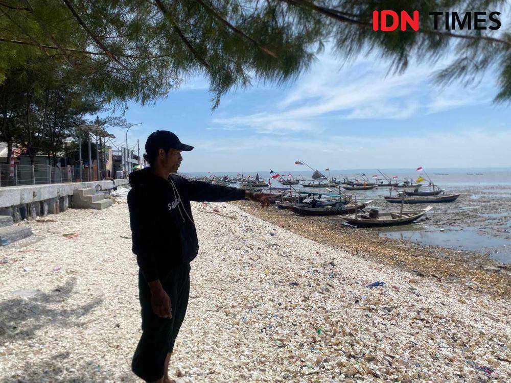 Nelayan di pesisir timur Surabaya yang terancam mata pencahariannya karena adanya rencana reklamasi. IDN Times/Khusnul Hasana