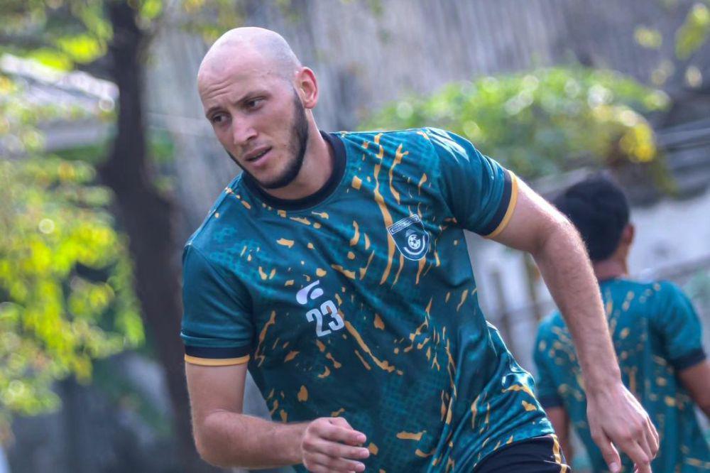 Azamat Abdullaev, Bek Asing Gresik United yang Cetak Gol Perdana