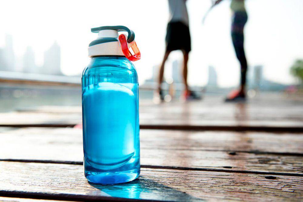 ilustrasi botol minum (freepik.com/rawpixel.com)
