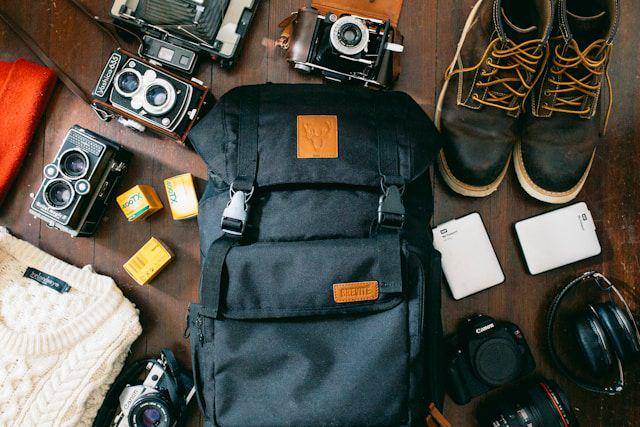 Ilustrasi backpack. https://unsplash.com/@brevite