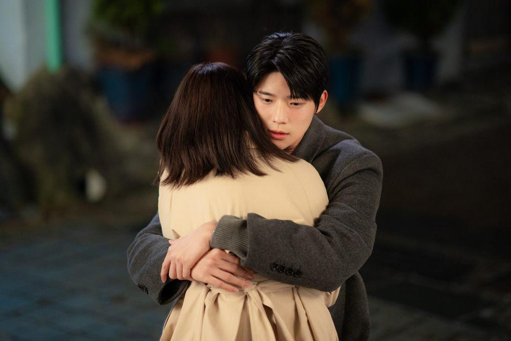 cuplikan drama Cinderella at 2 AM (dok. Coupang Play/Cinderella at 2 AM)