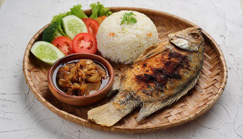 Ilustrasi ikan bakar (freepik.com/velart)