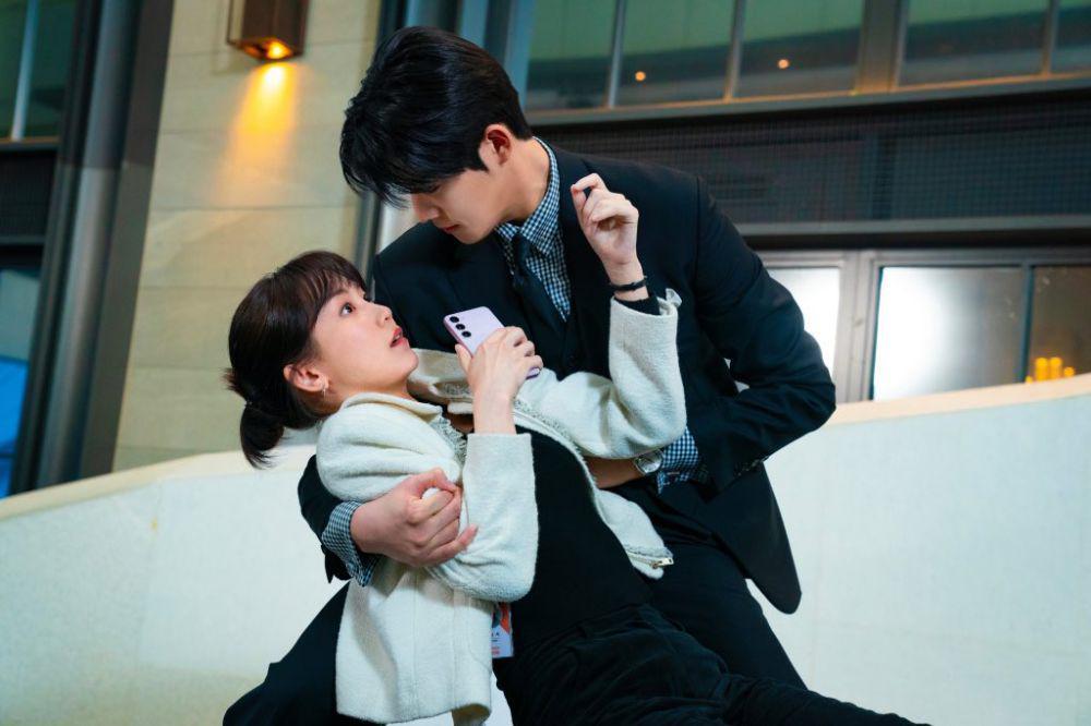 Shin Hyun Bin dan Moon Sang Min di Cinderella at 2 AM (dok. Coupang Play/Cinderella at 2 AM)