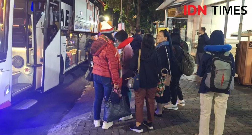 Puluhan umat Katolik dari jemaat Gereja Regina Pacis Magetan berangkat Jakarta. IDN Times/ Riyanto.