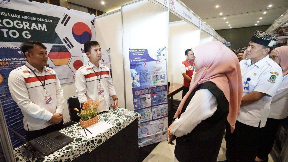 Bupati Banyuwangi Ipuk Fiestiandani membuka Banyuwangi Job Fair. (dok. Pemkab Banyuwangi)