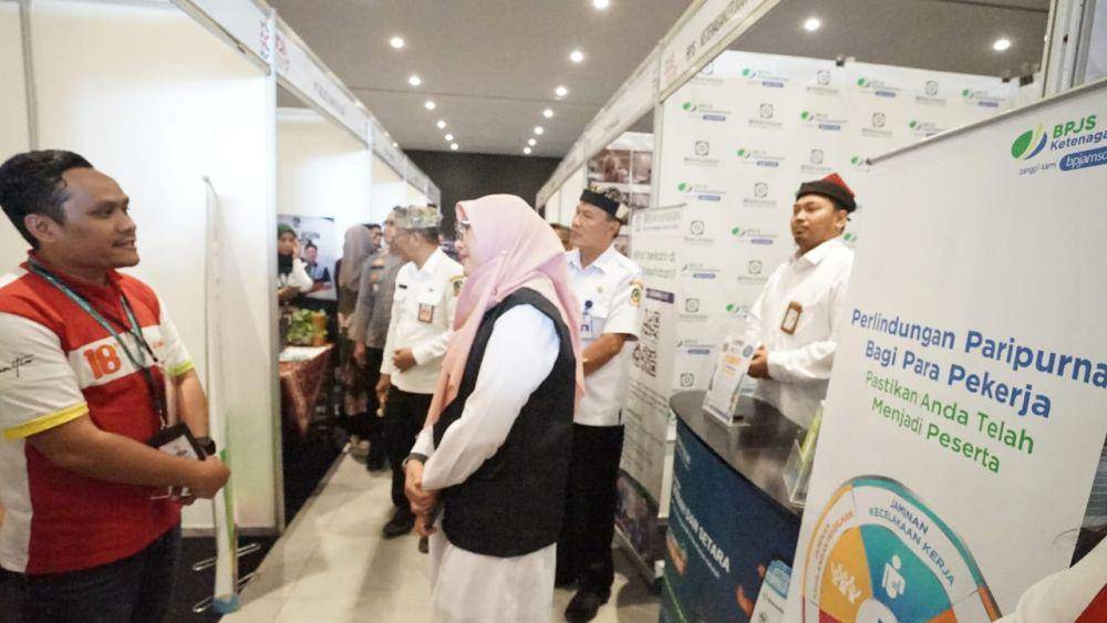 Bupati Banyuwangi Ipuk Fiestiandani membuka Banyuwangi Job Fair. (dok. Pemkab Banyuwangi)