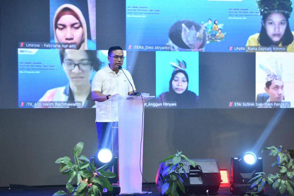 Komisaris Utama Pertamina Simon Aloysius Mantiri memberikan sambutan pada Welcoming Awardee Beasiswa Pertamina Sobat Bumi Tahun 2024, di Universitas Pertamina Simprug, Jakarta, Rabu (4/9). (Dok. Pertamina)