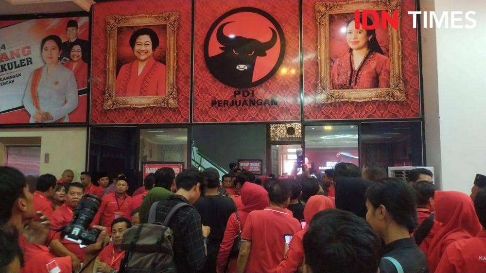 Wartawan dan semua kader PDIP se-Jateng memadati Panti Marhaen PDIP. (IDN Times/Fariz Fardianto)