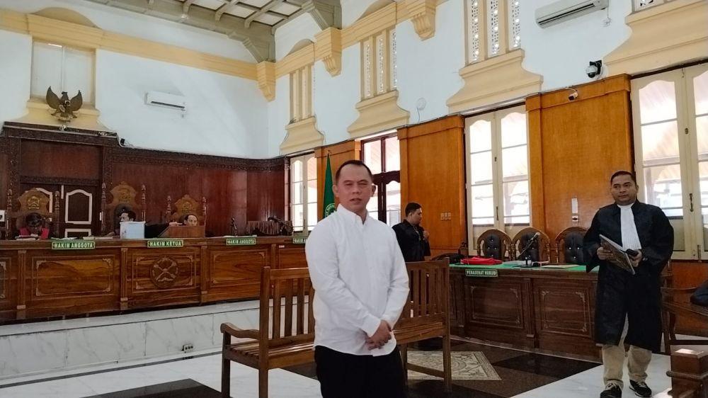 Bupati Labuhanbatu Nonaktif Erik Adtrada Ritonga saat menjalani sidang (dok.istimewa)