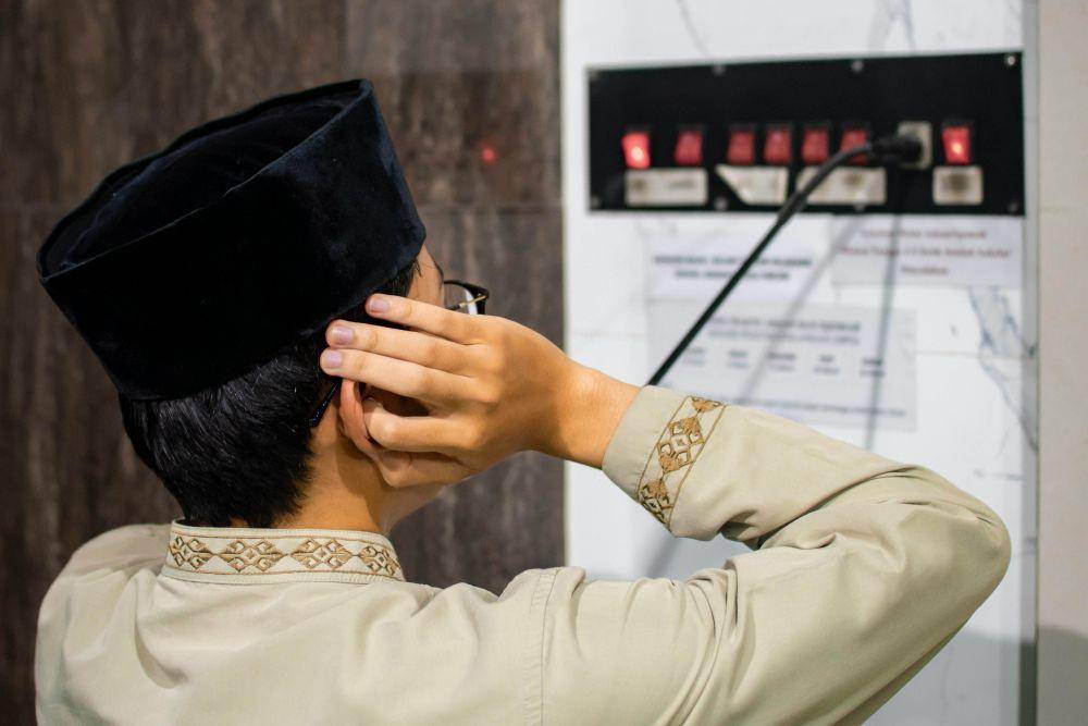 ilustrasi azan (unsplash.com/Masjid Pogung Dalangan)