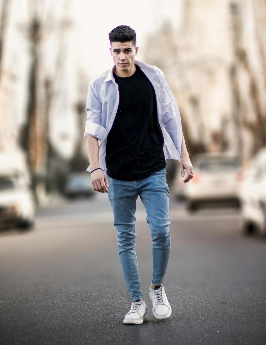 street style pria (pexels.com/arvin latifi)