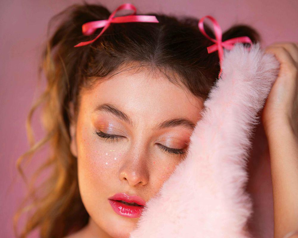 4 Langkah Mudah Ciptakan Glowy Make Up Bikin Kulit Tampak Lebih Sehat