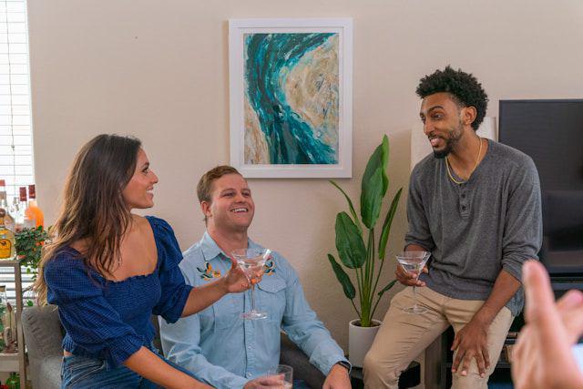 ilustrasi pria sedang berkenalan (unsplash.com/Sable Flow)