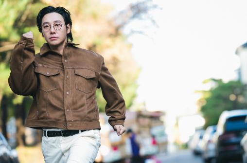 Kim Dong Wook sebagai Dongbang Yoo Bin di drama Seoul Busters (dok. Disney+/Seoul Busters)