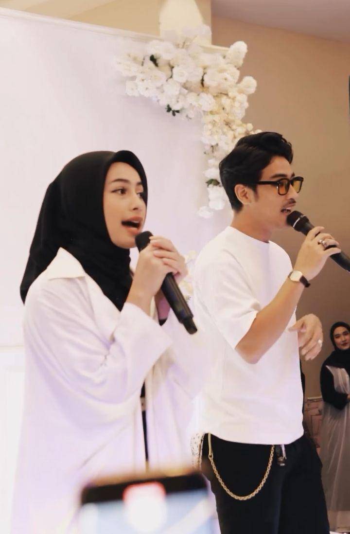 Sintya Marisca salting duet bareng Abidzar (Instagram.com/sintyamarisca)