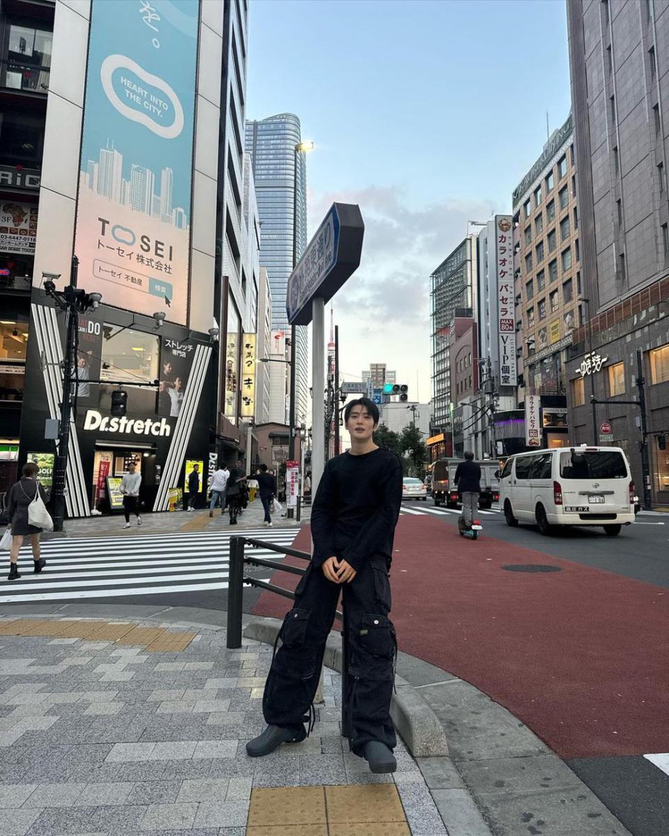 outfit street style kekinian ala Jaehyun NCT (instagram.com/_jeongjaehyun)
