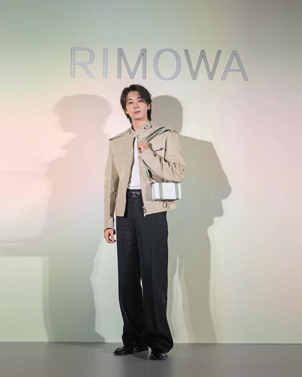outfit romantis fine dining ala Wonwoo SEVENTEEN (instagram.com/everyone_woo)