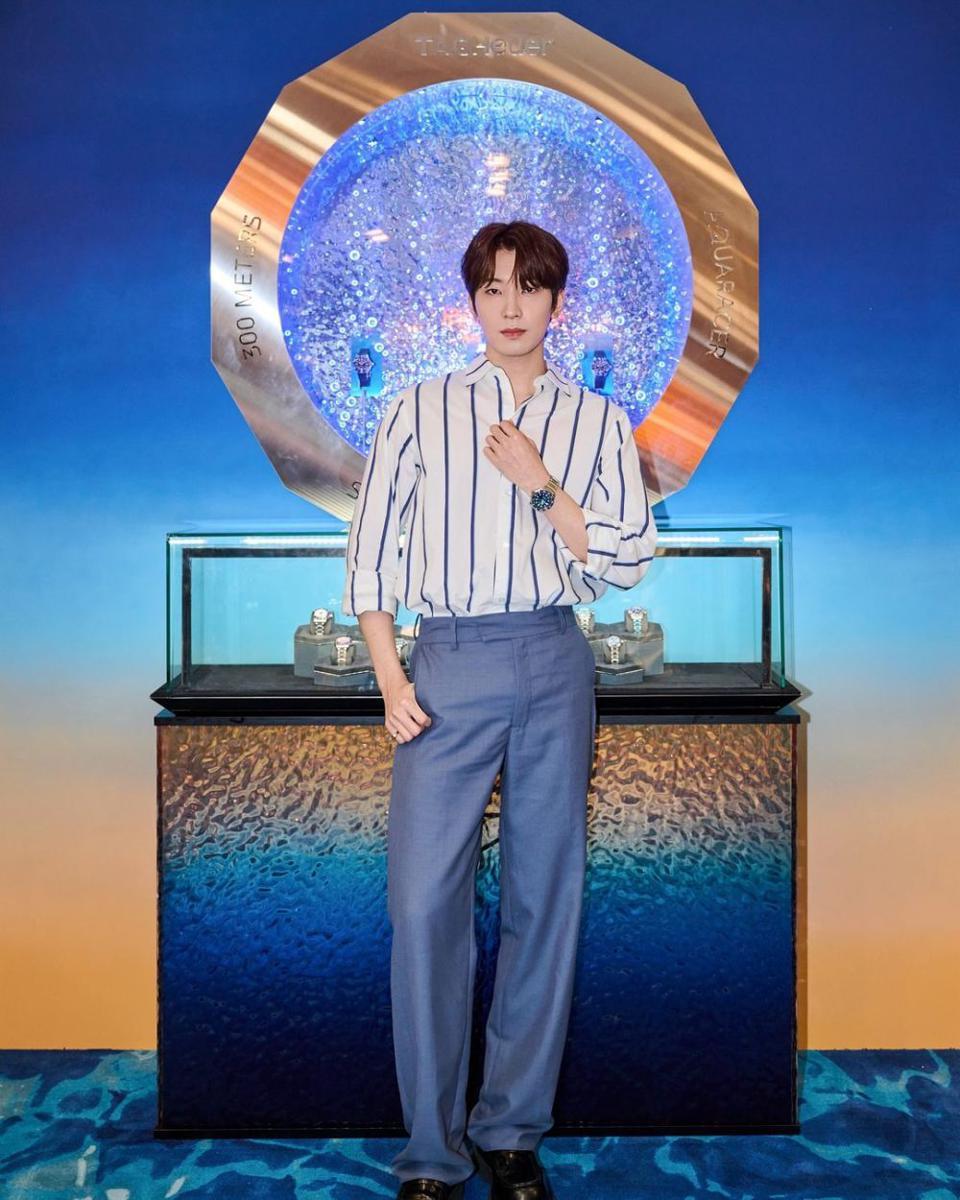 outfit romantis fine dining ala Wonwoo SEVENTEEN (instagram.com/everyone_woo)
