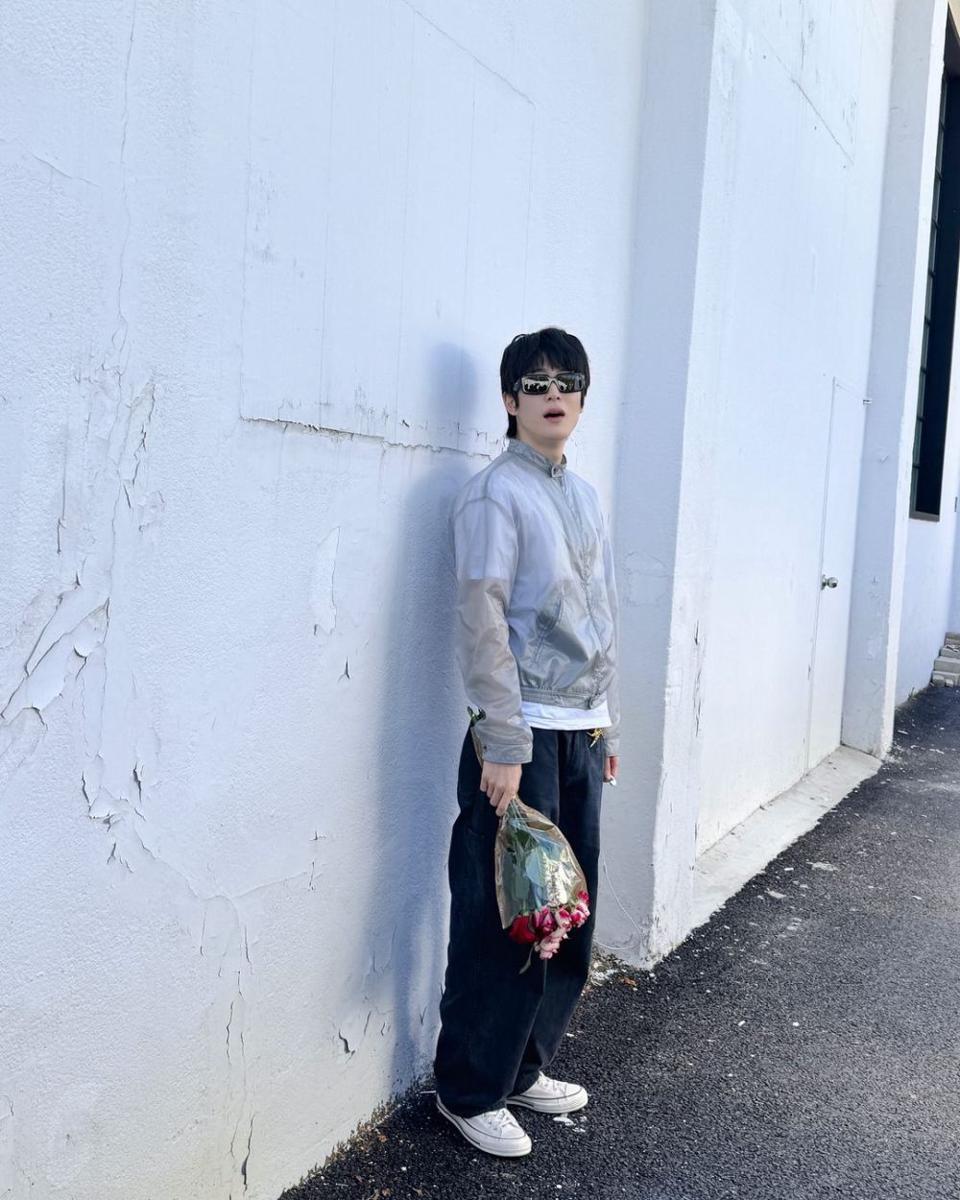 outfit street style kekinian ala Jaehyun NCT (instagram.com/nct)