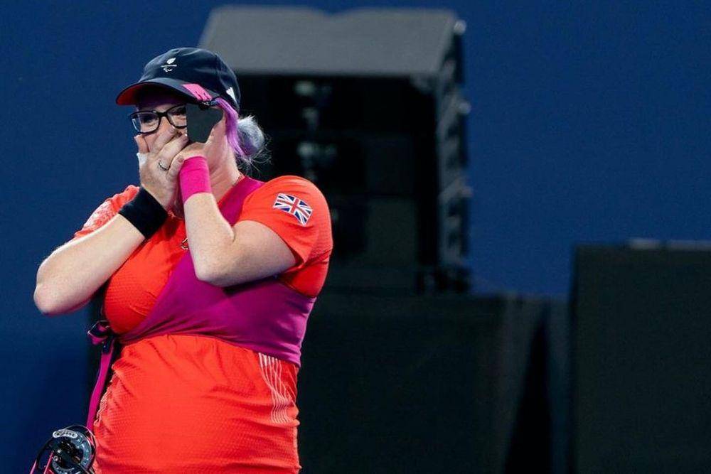 Atlet para panahan Inggris, Jodie Grinham meraih medali emas di Paralimpiade 2024 Paris (Instagram.com/paralympicsgb_official)