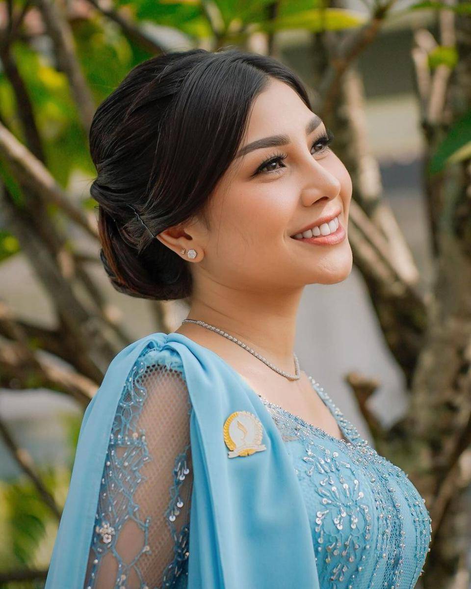 Nisya Ahmad saat Pelantikan Anggota DPRD. (instagram.com/nissyaa)