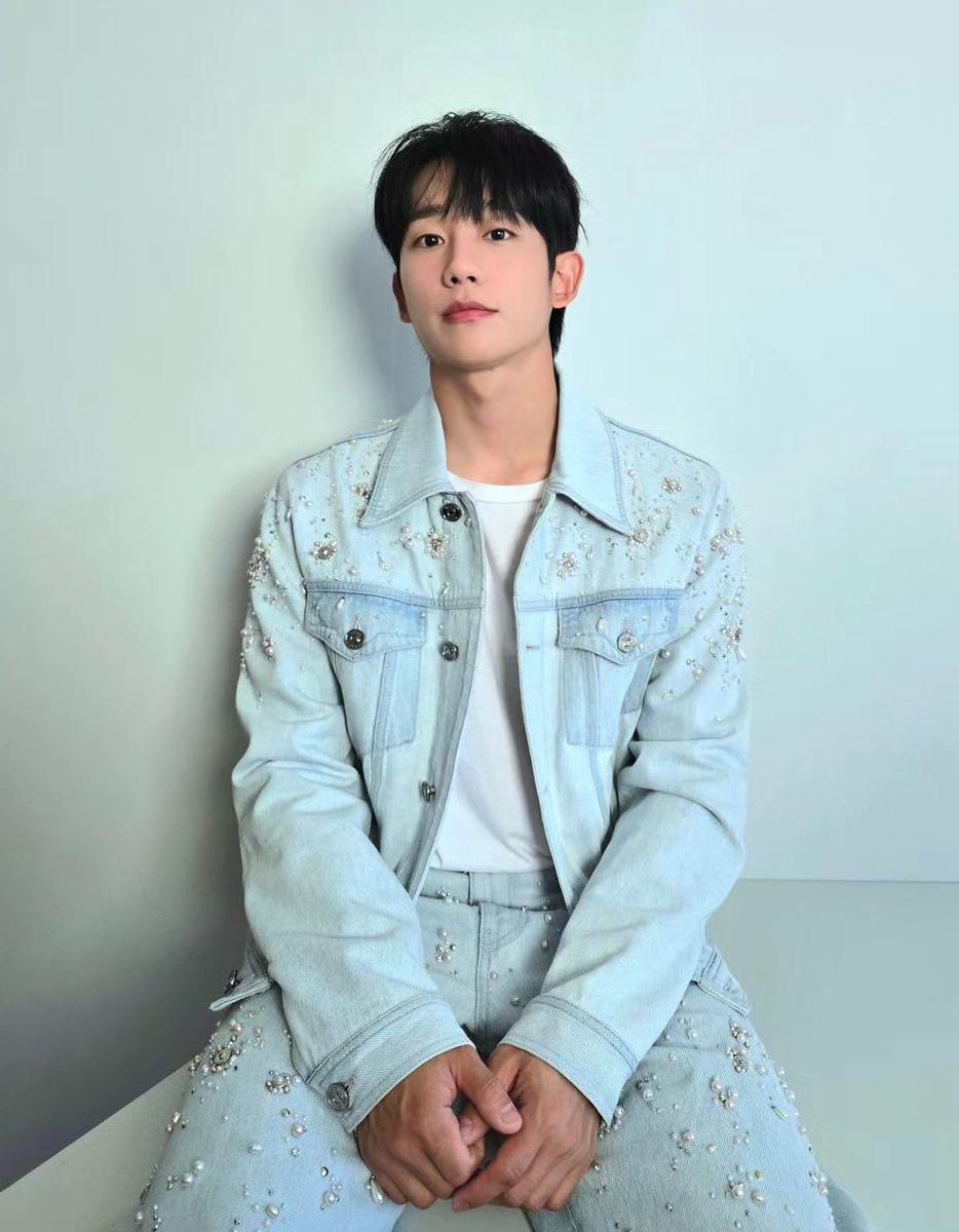 potret Jung Hae In (instagram.com/holyhaein)