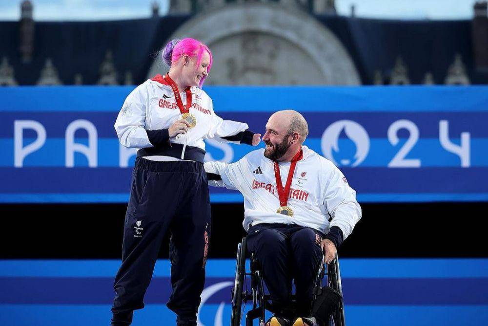 Atlet para panahan Inggris, Nathan Macqueen dan Jodie Grinham meraih medali emas di Paralimpiade 2024 Paris (Instagram.com/paralympicsgb_official)