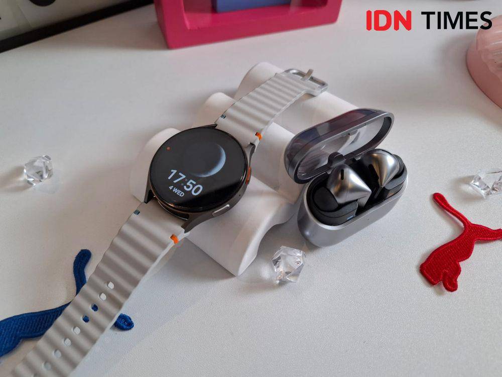 Samsung Galaxy Watch7 dan Galaxy Buds3 Pro (IDN Times/Fatkhur Rozi)