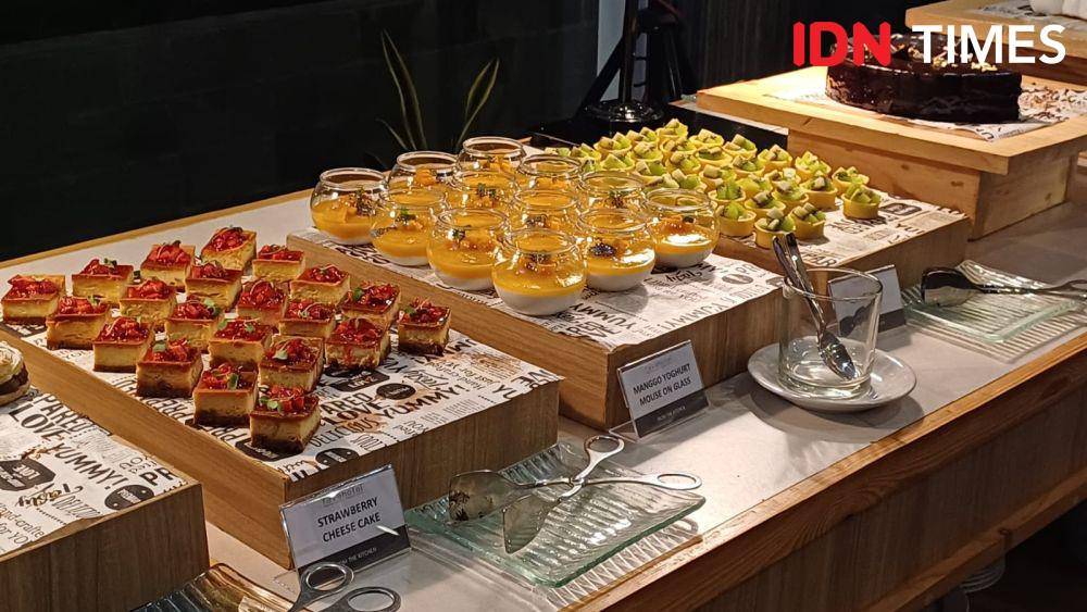 Potret aneka dessert  (IDN Times/Dhiya Awlia Azzahra)