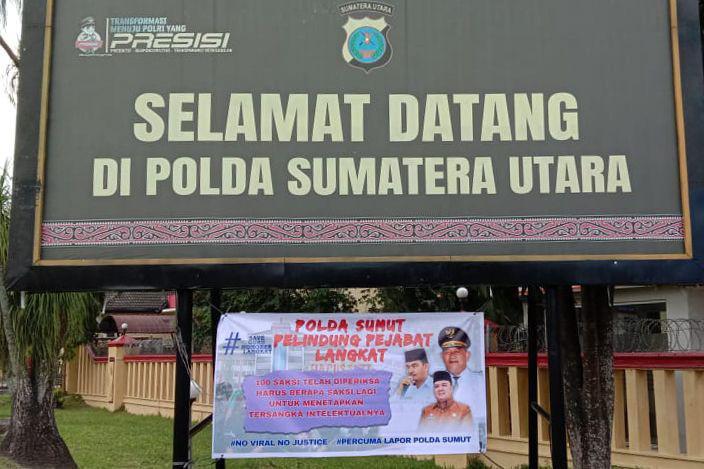 Para guru honorer dari Kabupaten Langkat berunjuk rasa di depan Mapolda Sumut, Rabu (4/9/2024). (Dok LBH Medan)