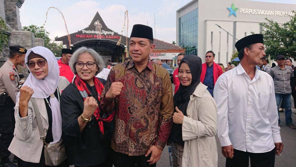 Bacawagub Zahrul Azhar Asumta usai berziarah ke Makam Bung Karno. IDN Times/ Bramanta Pamungkas
