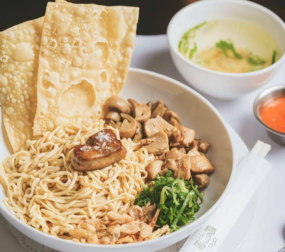potret hidangan bakmi ayam dengan foie gras di Union (instagram.com/unionjkt)