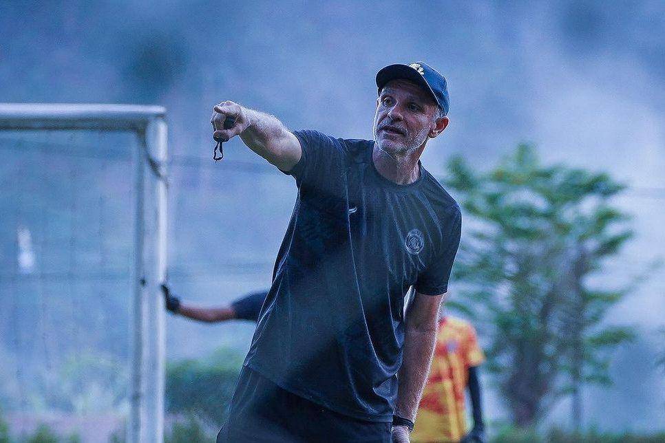 Pelatih Arema FC, Joel Cornelli saat memimpin latihan. (Dok. Media Officer Arema FC)